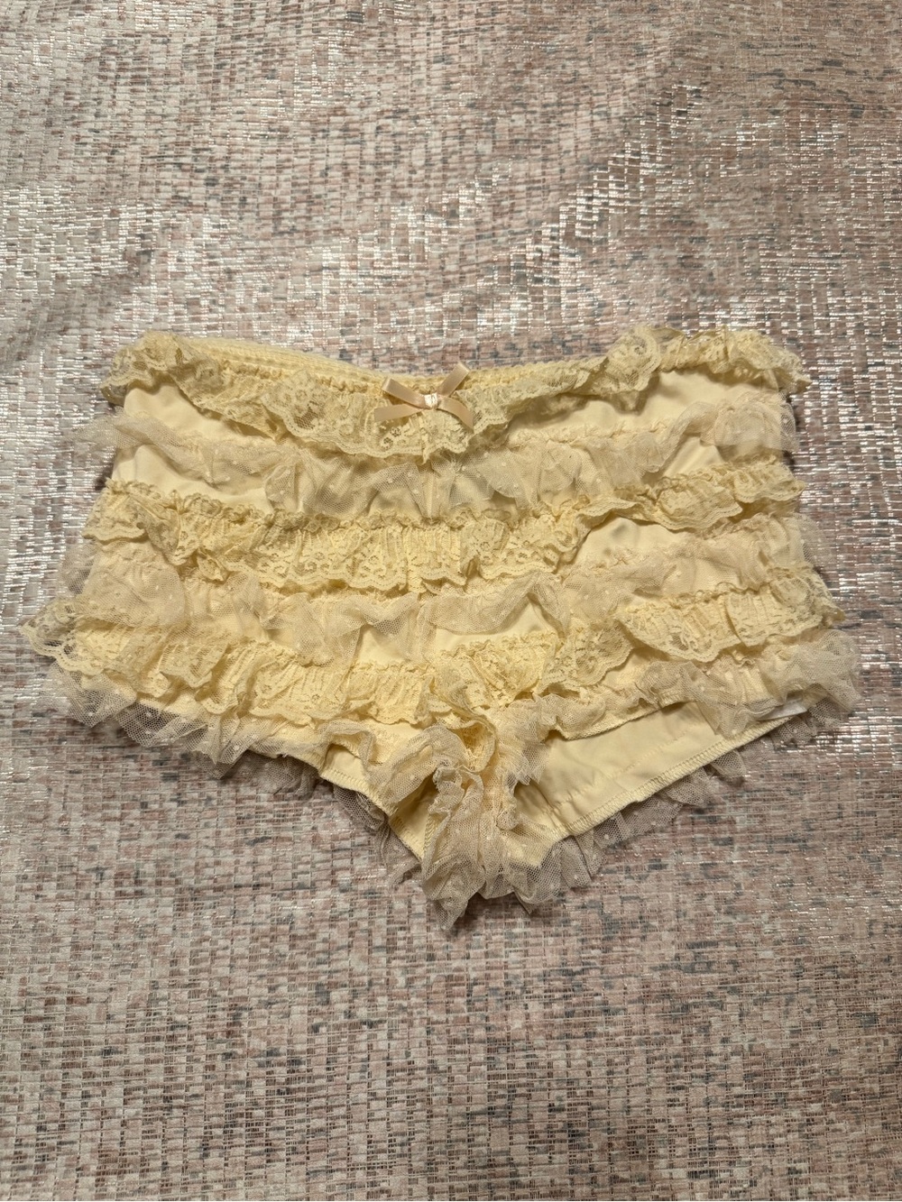 Windsor Cream Lace Ruffle Shorts - Picture 3 of 6